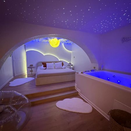 Moon Room, Nuit Insolite - Ollioules Toulon Var מראה חיצוני תמונה